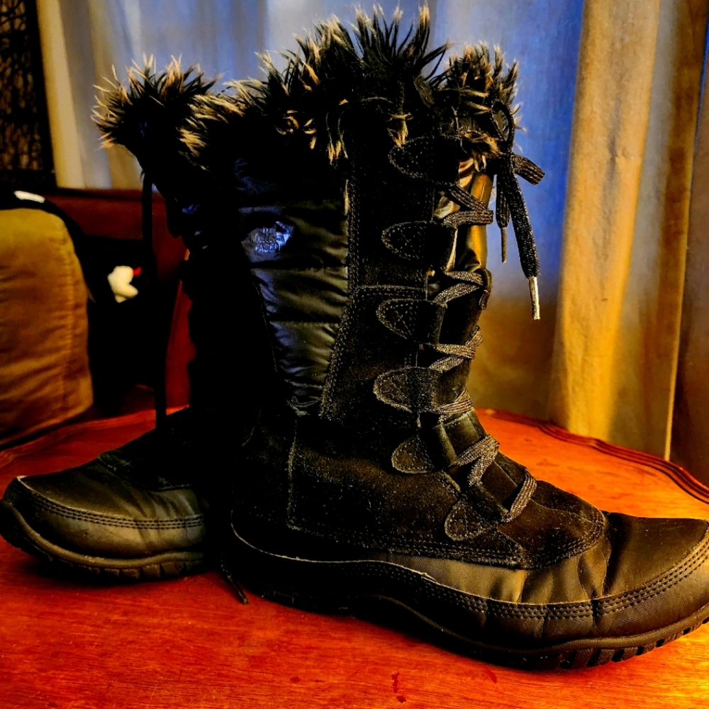 Up for sale is a The North Face Nuptse Purna Women Sz 8 Black Mid Winter 620179
